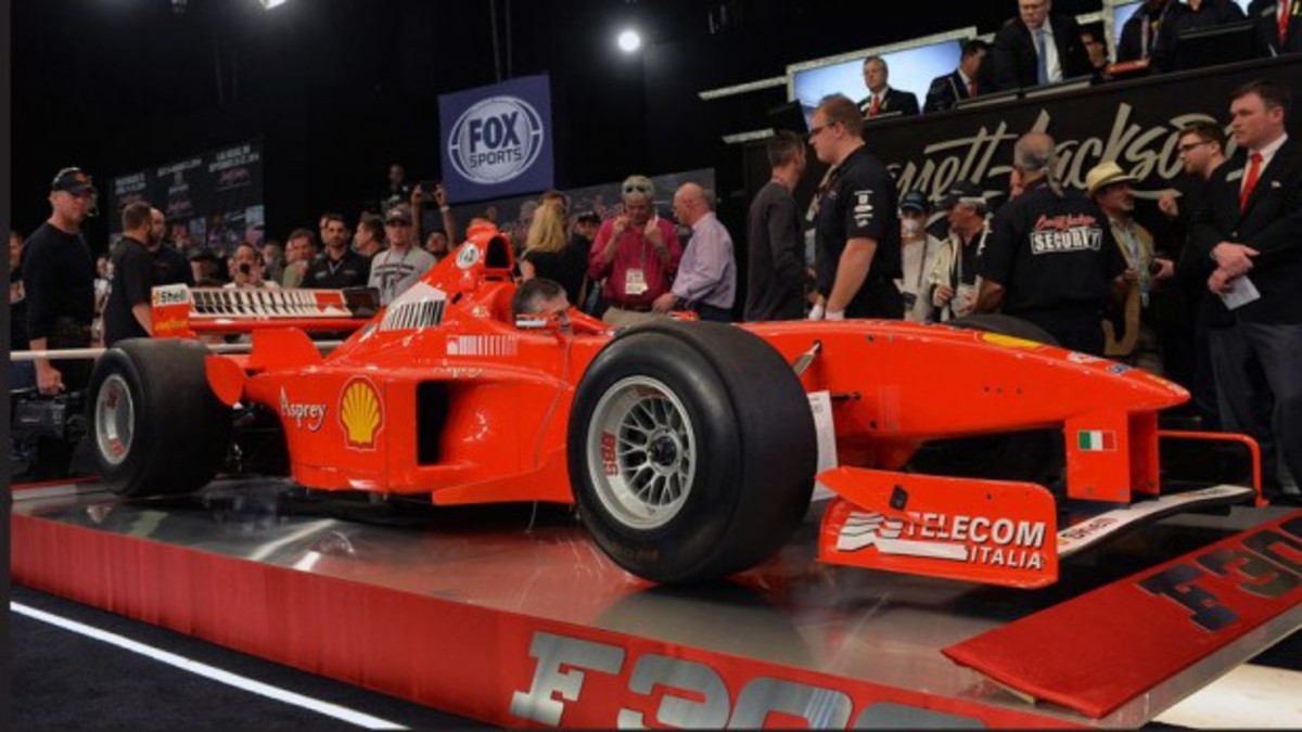 1,7 εκατ. δολάρια για την Ferrari F300 που οδηγούσε ο Schumacher (VIDEO)
