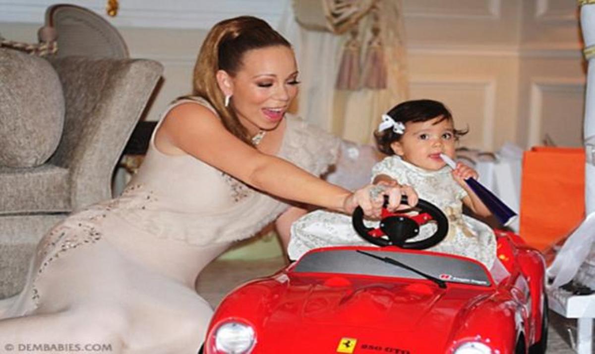 Τα δίδυμα της Mariah απέκτησαν την πρώτη τους ferrari
