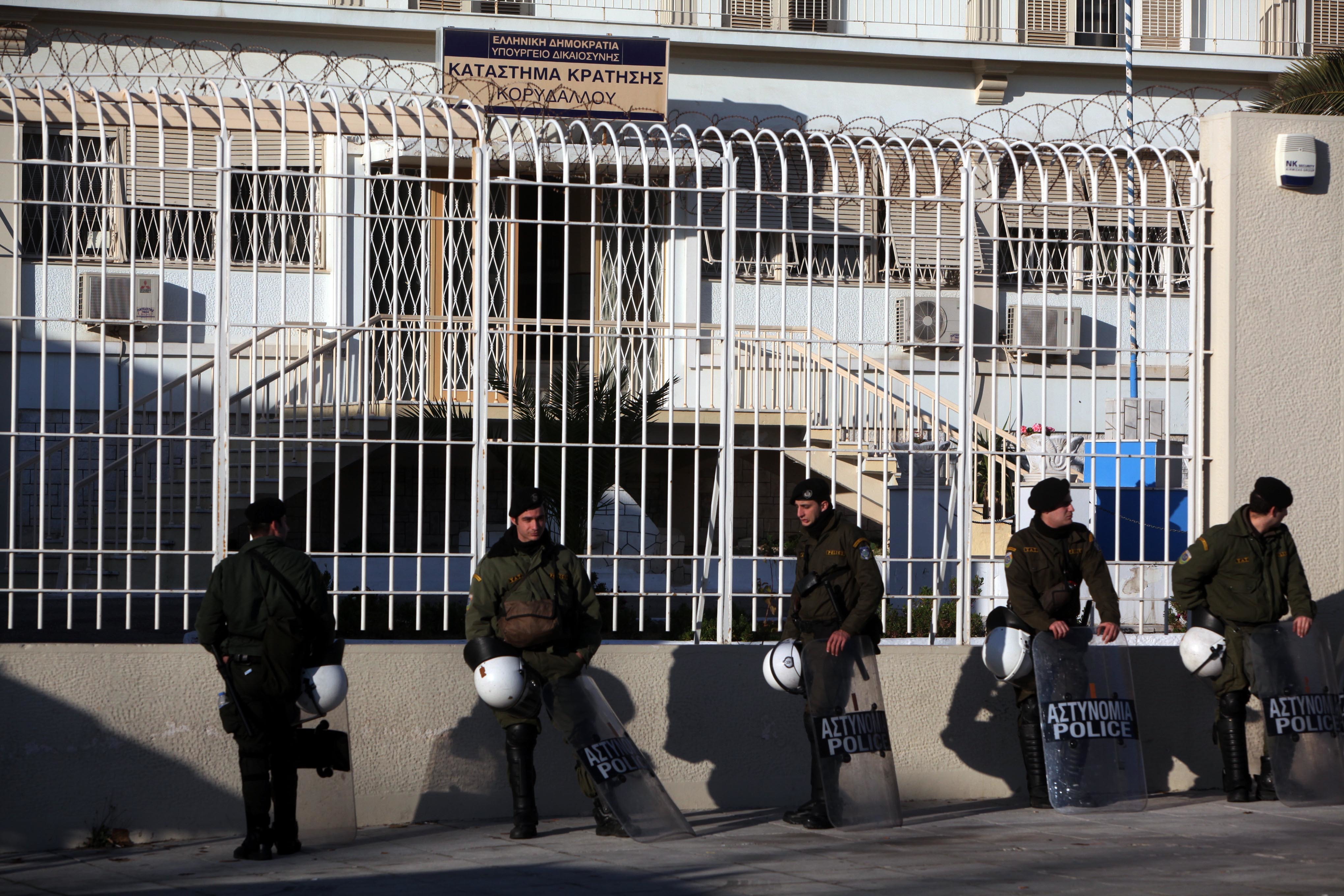 Πιθανώς στο πόδι το ηλεκτρονικό βραχιόλι για την επιτήρηση κρατουμένων – Ποιους αφορά