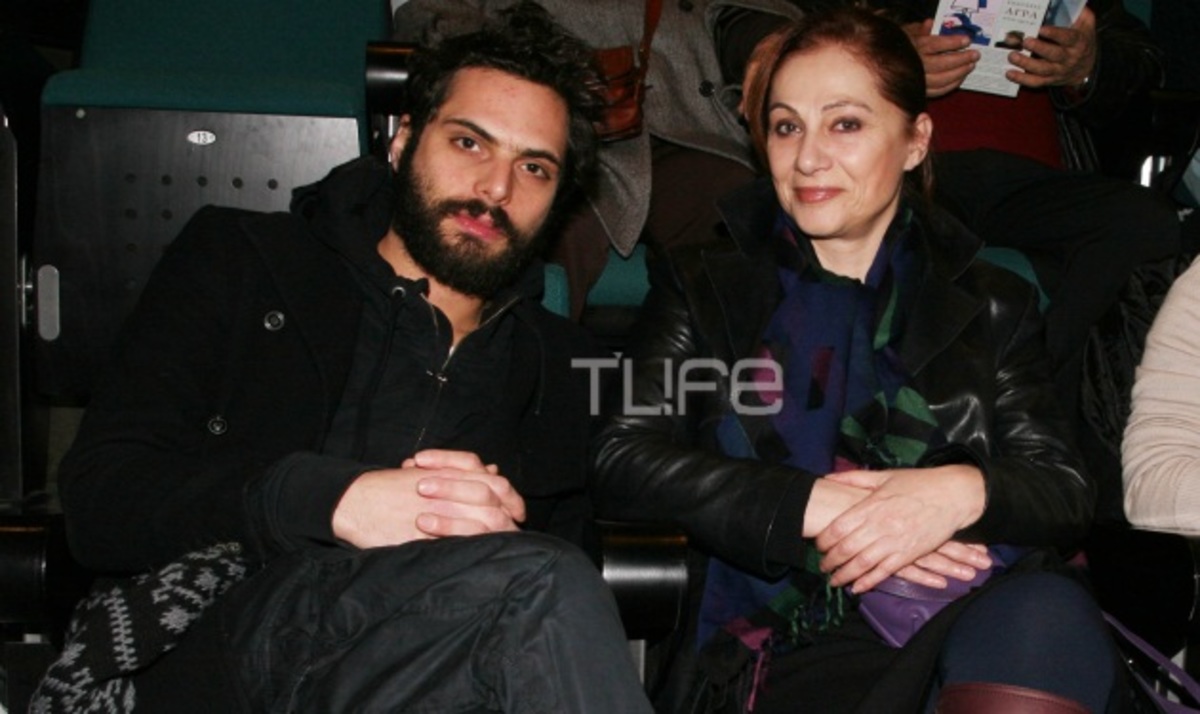Φιλαρέτη Κομνηνού: Με το γιο της στο θέατρο!