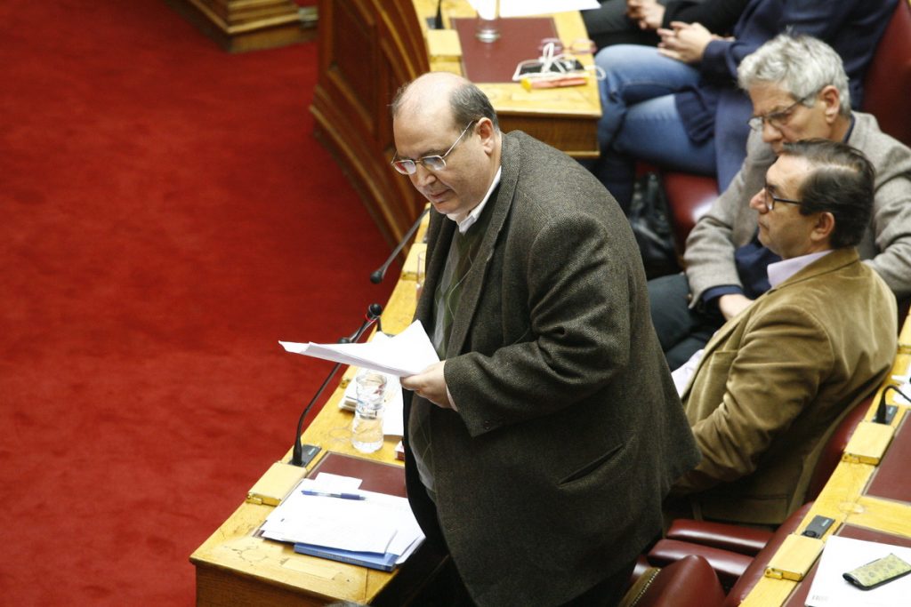 Φίλης: Ο Στουρνάρας διεκδικεί ένα ρόλο που τον υπερβαίνει θεσμικά