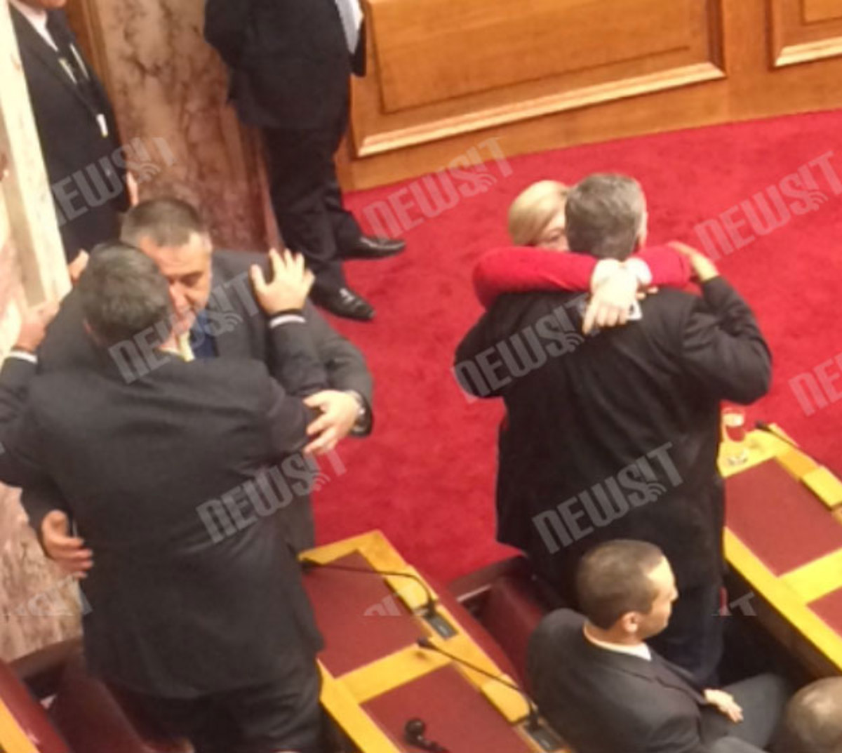 Το παθιασμένο φιλί της Ζαρούλια στον Μιχαλολιάκο! ΦΩΤΟ