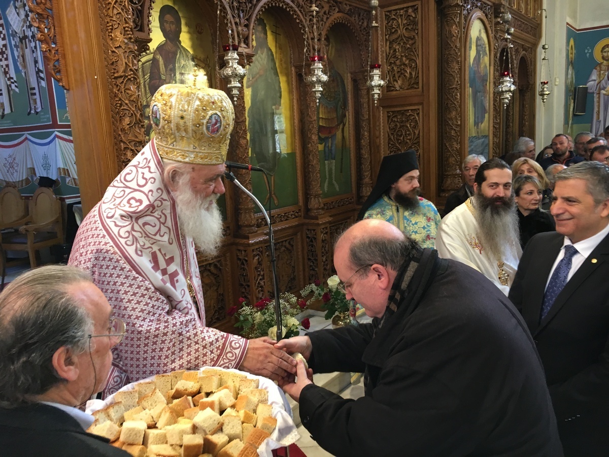 Ο… εκκλησιασμός του Νίκου Φίλη