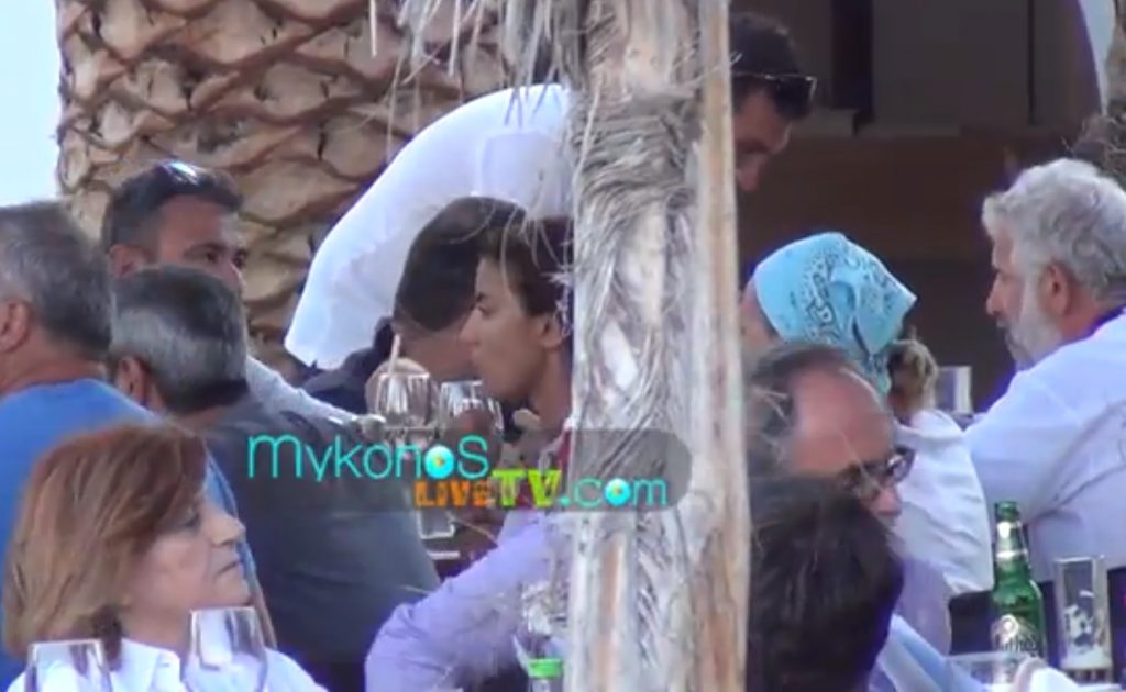 Φιλιππίδης, Ρέμος και Μπόσνιακ τρώνε σούσι στη Μύκονο