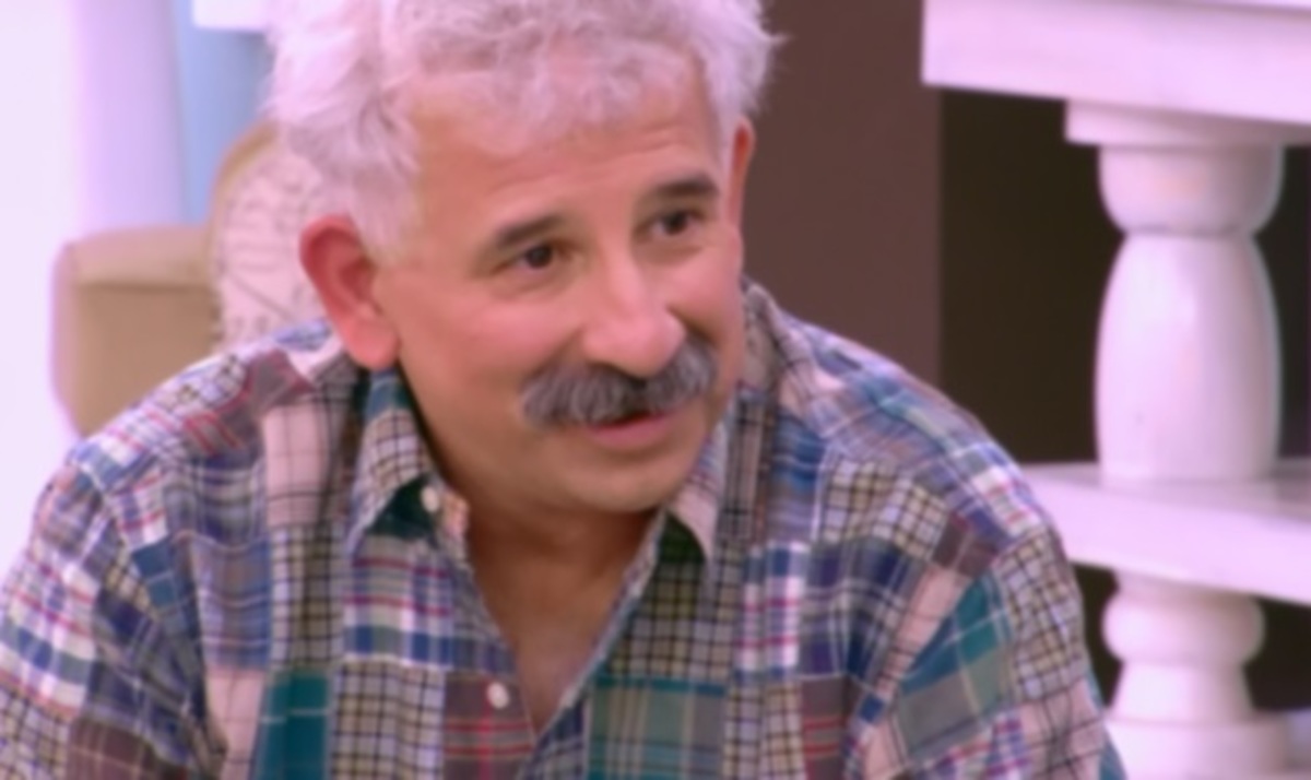 Π. Φιλιππίδης: Το νέο look με το μουστάκι και όσα είπε για Λιάγκα – Σκορδά και Κωστόπουλο