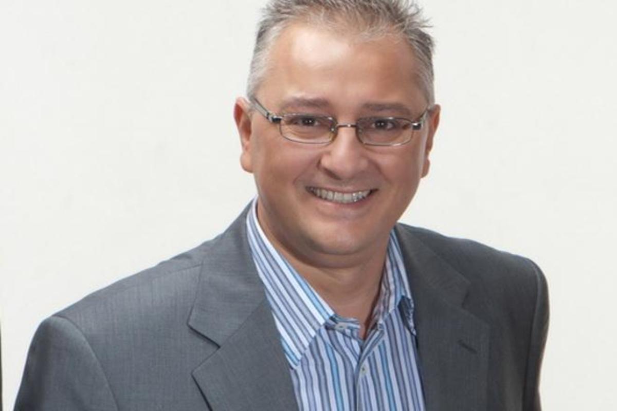 Ο Ιάκωβος Φιλιππούσης επικεφαλής στο γραφείο του Σταύρου Κοντονή