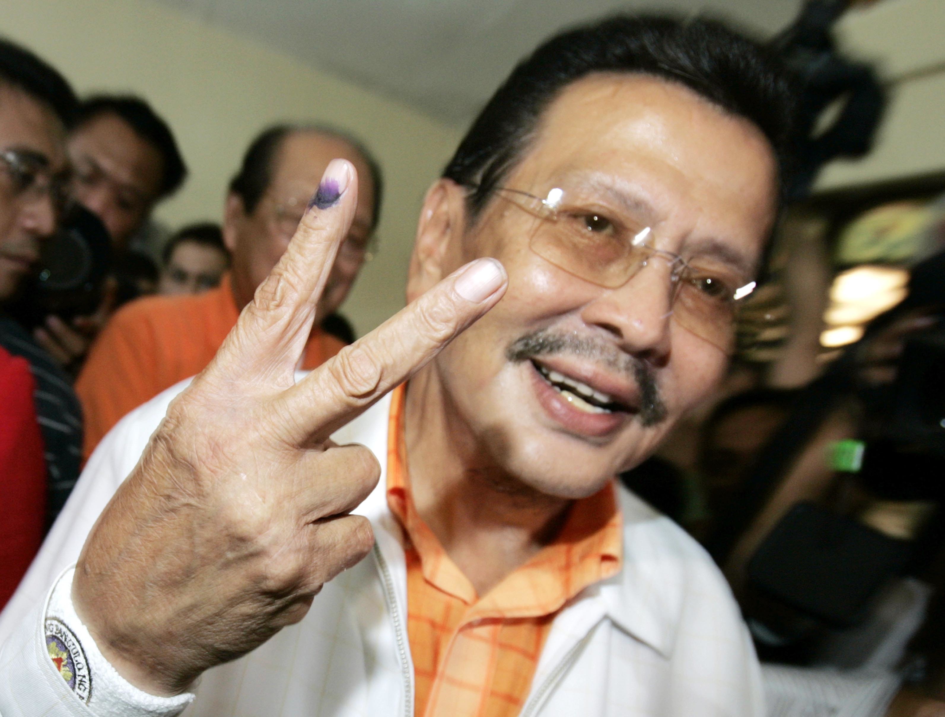 Προηγείται ο Μπενίνο Ακίνο στις προεδρικές εκλογές