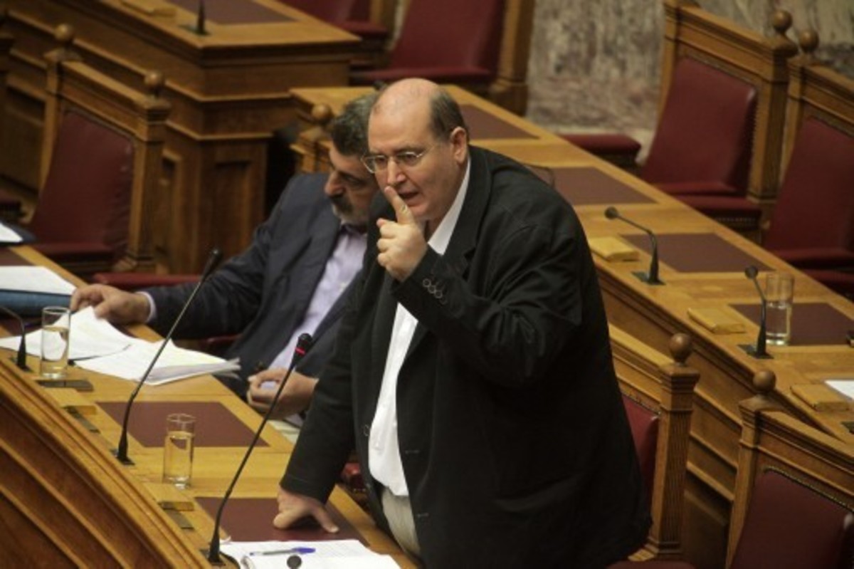 Βουλή – Φίλης: Δεν είμαι καραγκιόζης πολιτικάντης – Προσπάθησε να “μαζέψει” την… επιστημονική του άποψη