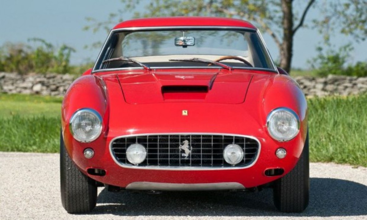 Καλλιστεία ιστορικών αυτοκινήτων από τη ΦΙΛΠΑ στη Μαρίνα Φλοίσβου