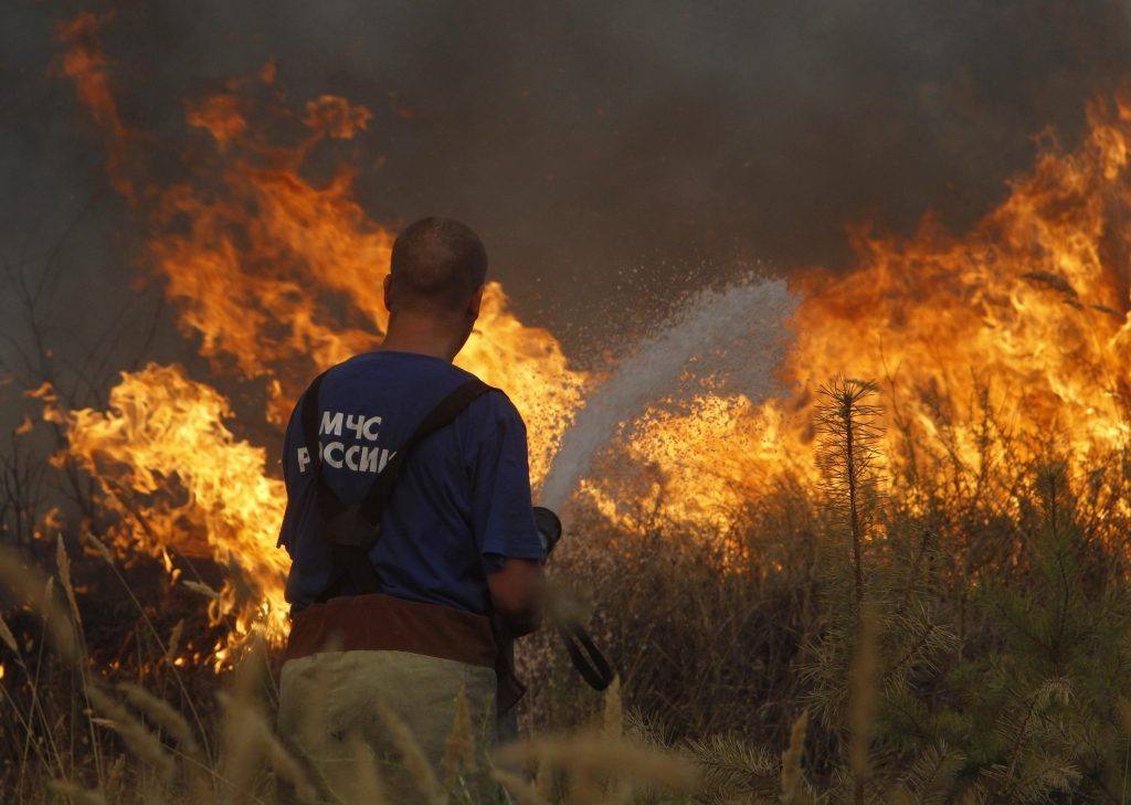 Η Κόκκινη Πλατεία της Μόσχας παραδομένη στους καπνούς (ΦΩΤΟ REUTERS)