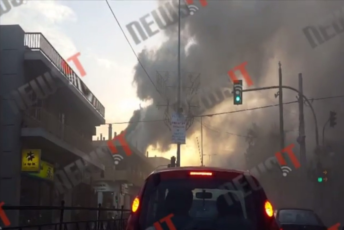 Φωτιά σε ψησταριά στη Λεωφόρο Μαραθώνος! Βίντεο – ντοκουμέντο από το σημείο – Μεγάλη επιχείρηση της πυροσβεστικής