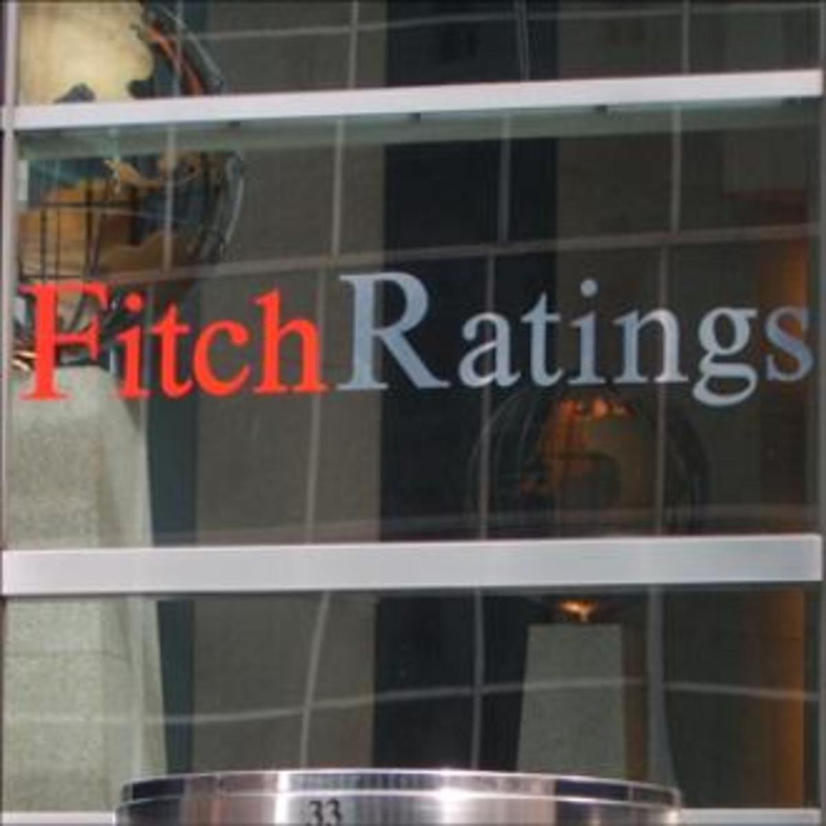 Η Fitch υποβαθμίζει 4 ελληνικές τράπεζες