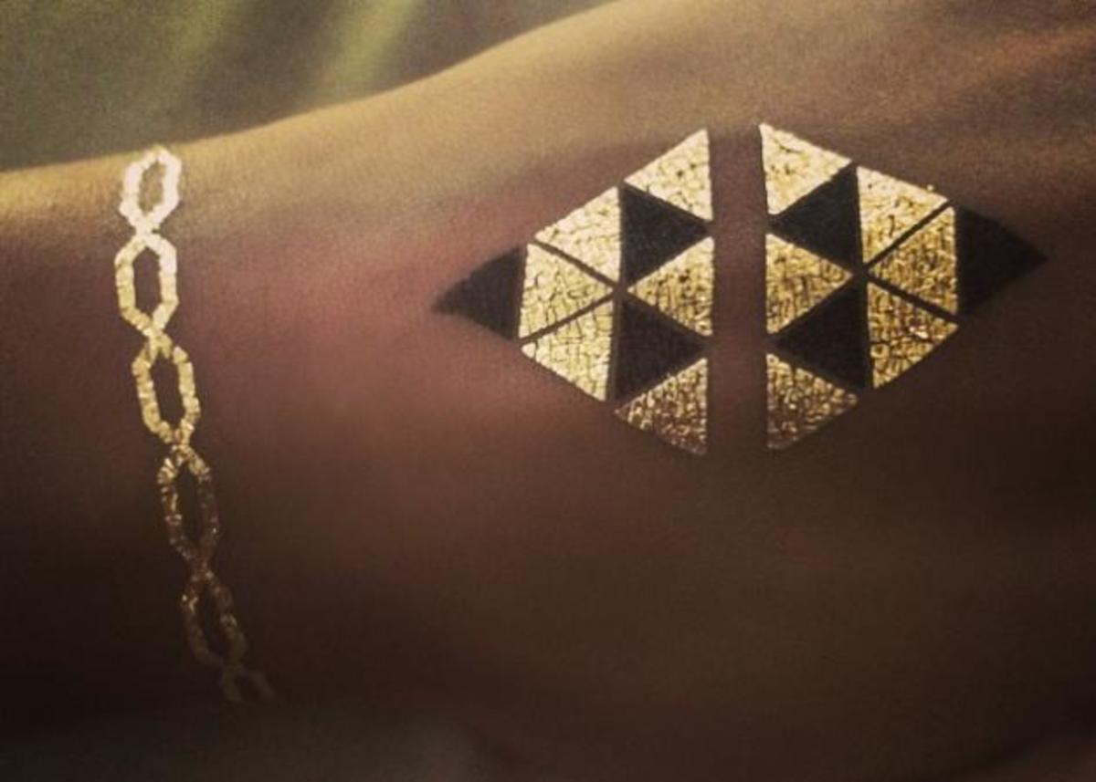 Ποια διάσημη έκανε αυτό το flash tattoo