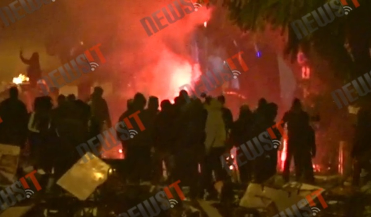 Πολυτεχνείο: Φλέγεται το κέντρο