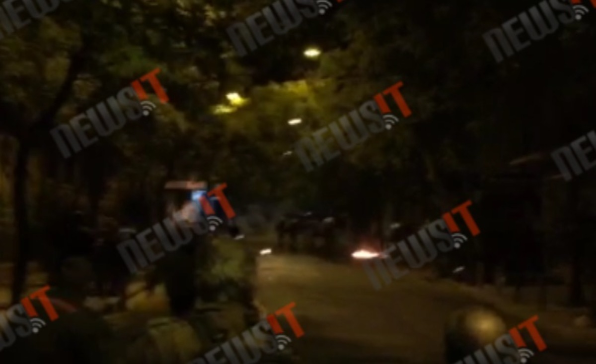 Φλέγονται τα Εξάρχεια