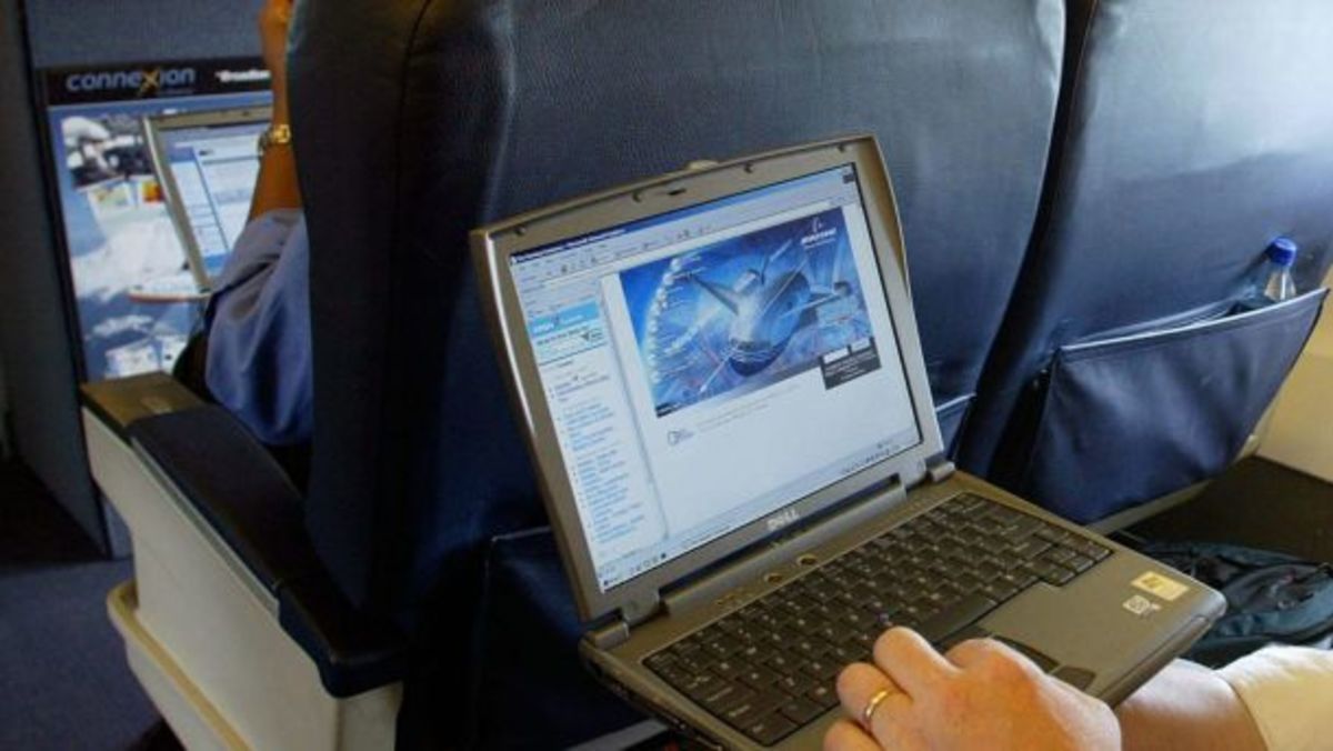 Τι κρύβεται πίσω απο την απαγόρευση ηλεκτρονικών συσκευών στις πτήσεις για ΗΠΑ – Ανάλυση