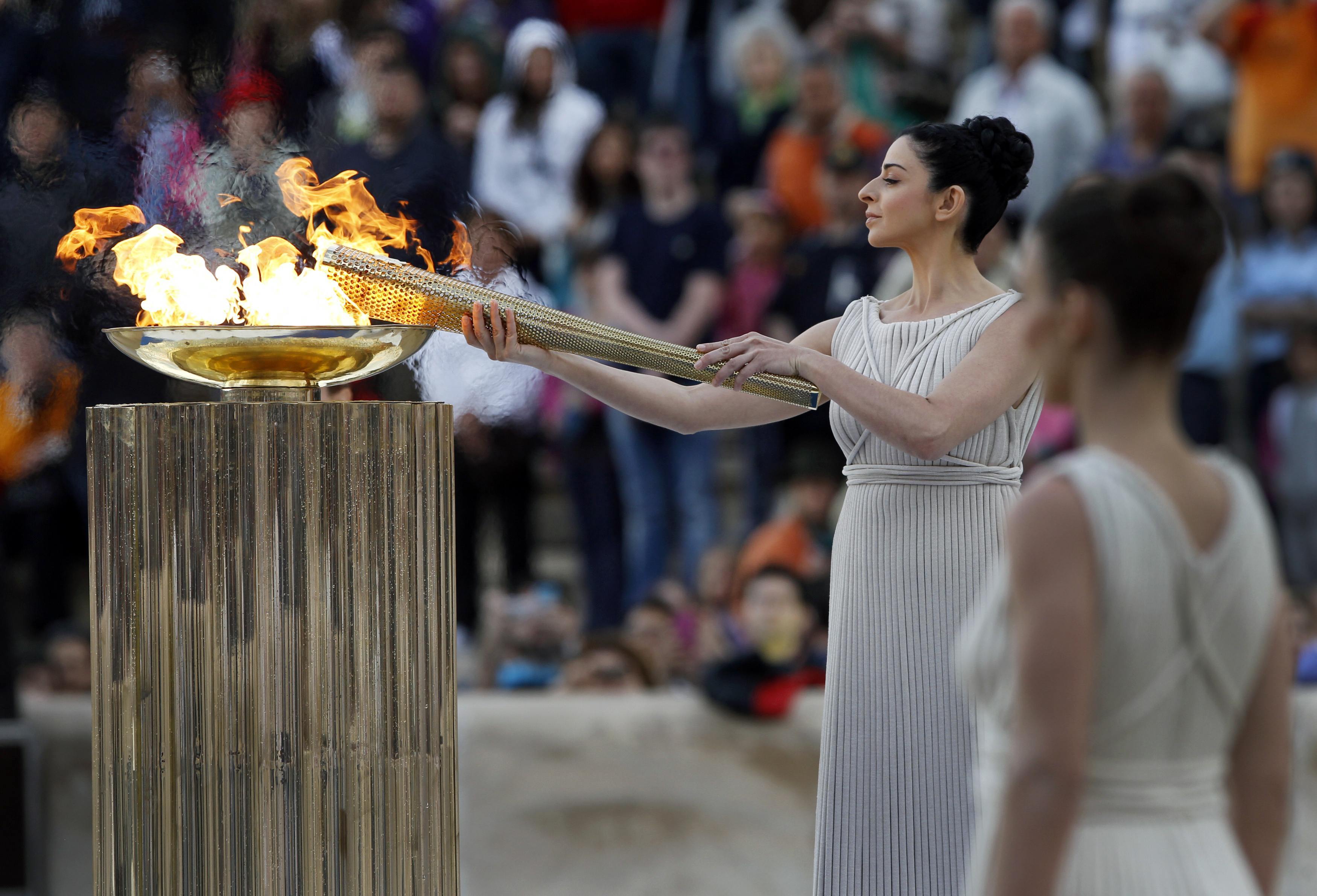 H εντυπωσιακή τελετή παράδοσης της Ολυμπιακής Φλόγας