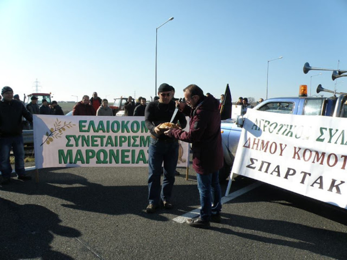 Αγρότες: Έκοψαν βασιλόπιτα στο μπλόκο της Κομοτηνής – Δεν θα πιστεύετε σε ποιον έπεσε το φλουρί! (ΦΩΤΟ)