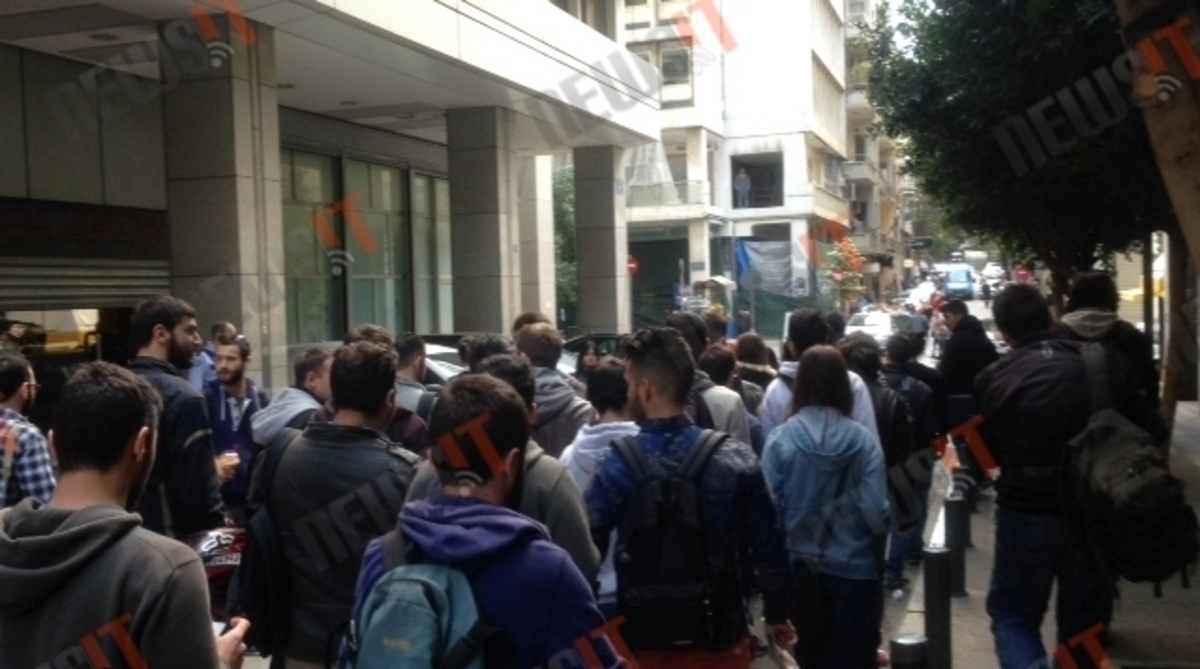 Διαμαρτυρία φοιτητών στο ΥΠΟΙΚ για τα αποθεματικά – Φωτογραφίες, βίντεο