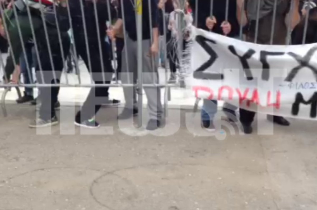 Φοιτητές έριξαν τα κάγκελα