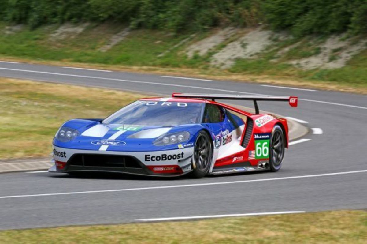 Το εντυπωσιακό Ford GT Racer εν δράσει (VIDEO)