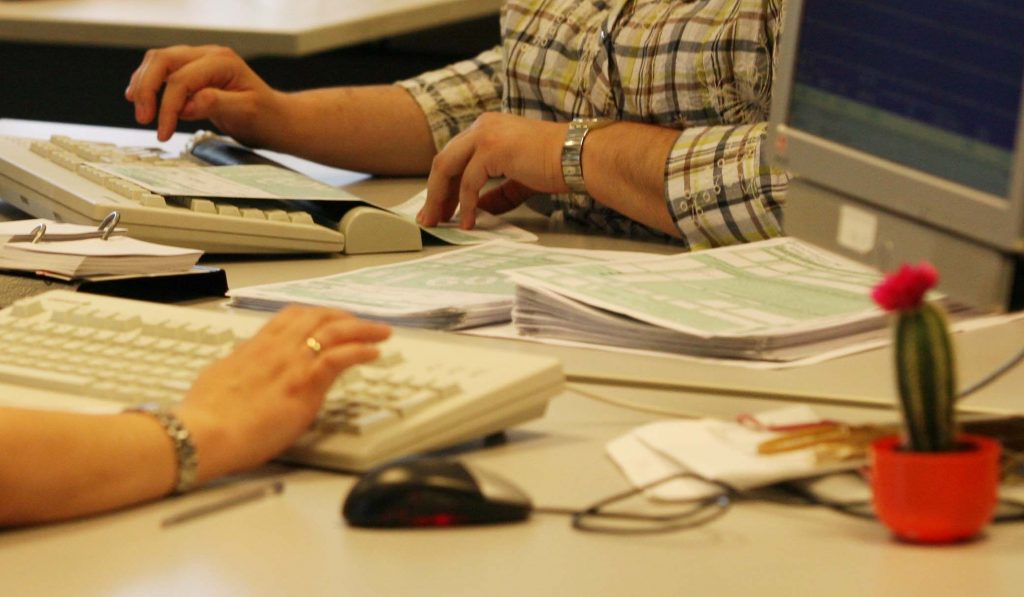 Παράταση για την υποβολή φορολογικών δηλώσεων εξετάζει το υπουργείο Οικονομικών