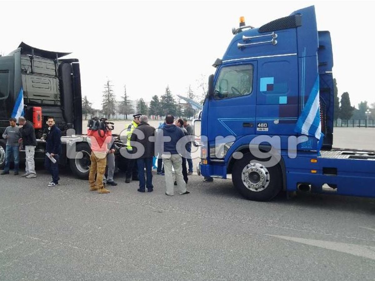 Στους δρόμους οι οδηγοί φορτηγών σε Φθιώτιδα, Βοιωτία και Εύβοια – Σήκωσαν τις μπάρες στη Θήβα