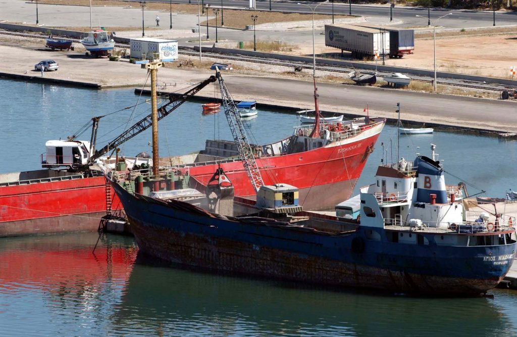 Μειώνεται ο εμπορικός στόλος της Ελλάδας
