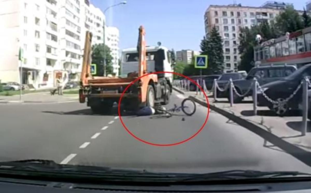 Βίντεο που σοκάρει: Κάμερα κατέγραψε τη στιγμή που την… πατά φορτηγό!