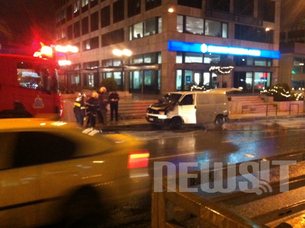 Φορτηγό λαμπάδιασε στη μέση της Κηφισίας