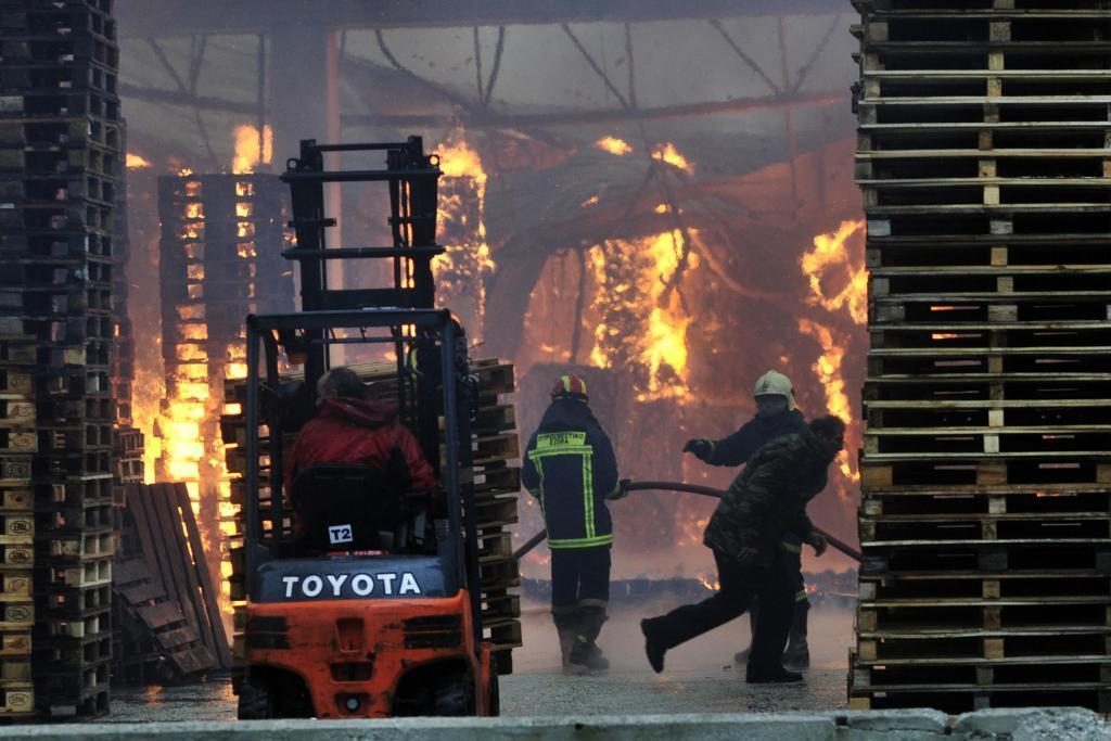 Η μεγάλη φωτιά στο εργοστάσιο - ΦΩΤΟ EUROKINISSI