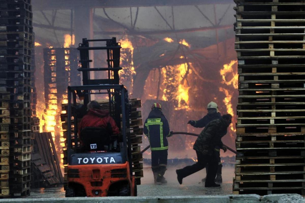 Η μεγάλη φωτιά στο εργοστάσιο - ΦΩΤΟ EUROKINISSI