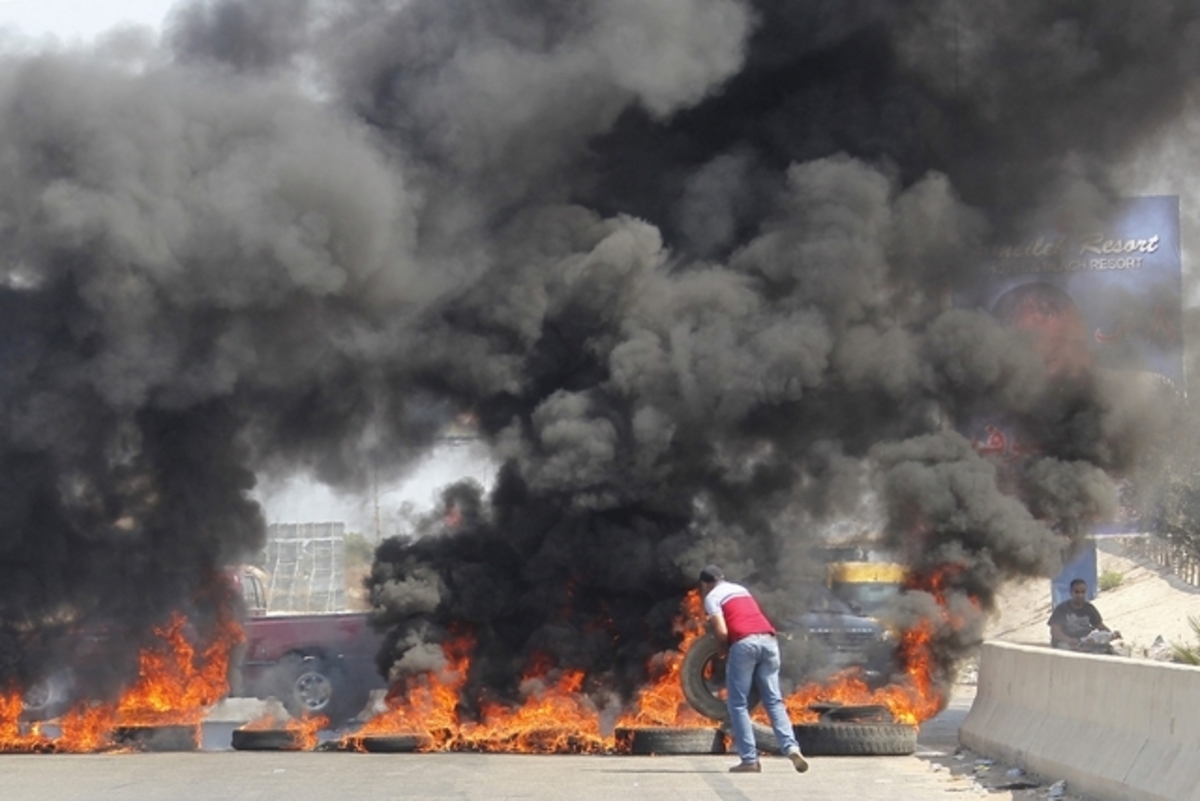 Τουλάχιστον 25 νεκροί και 22 τραυματίες από την πυρκαγιά σε εργοστάσιο επίπλων στην Αίγυπτο