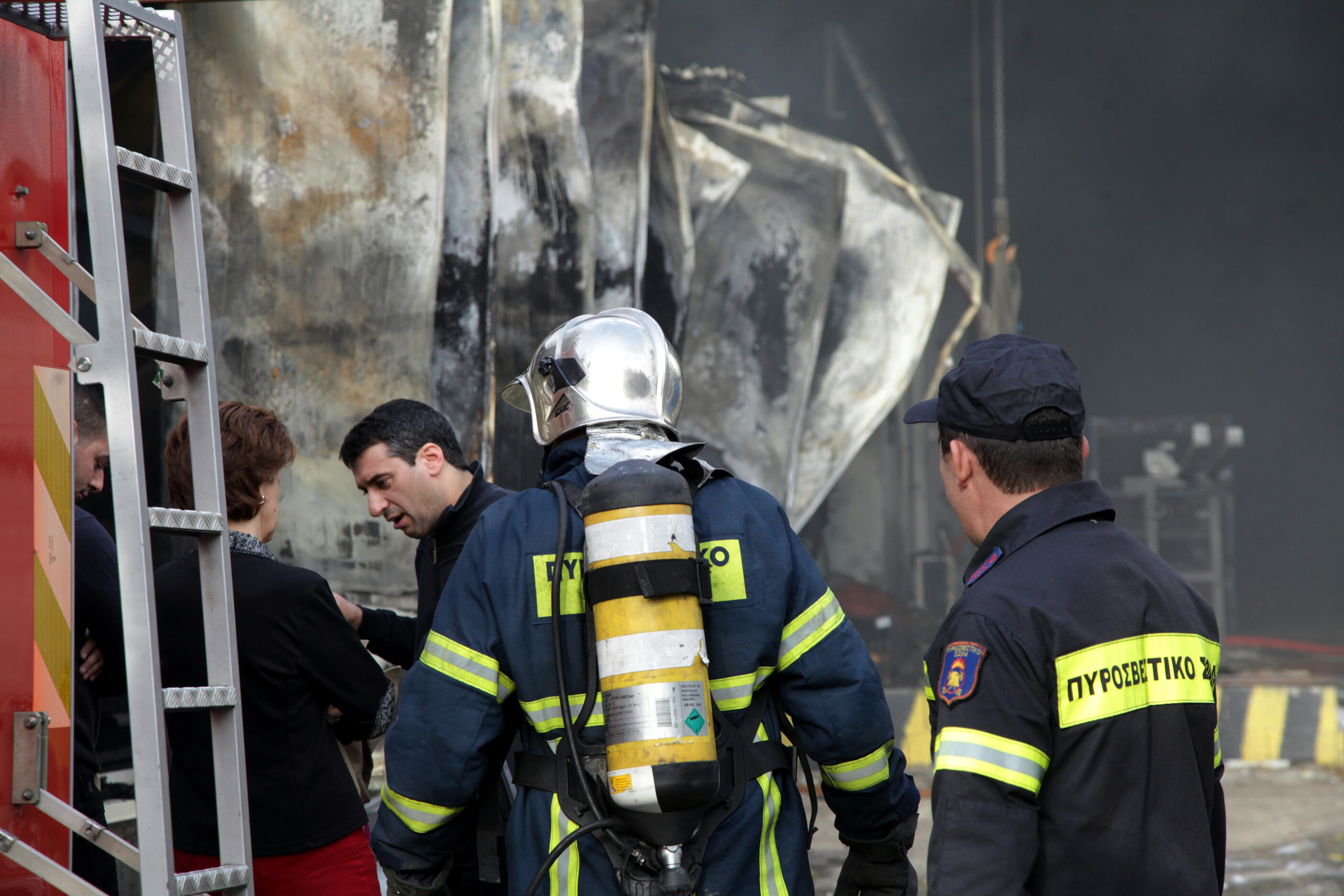 Εμπρηστική επίθεση στα γραφεία της Athens Voice