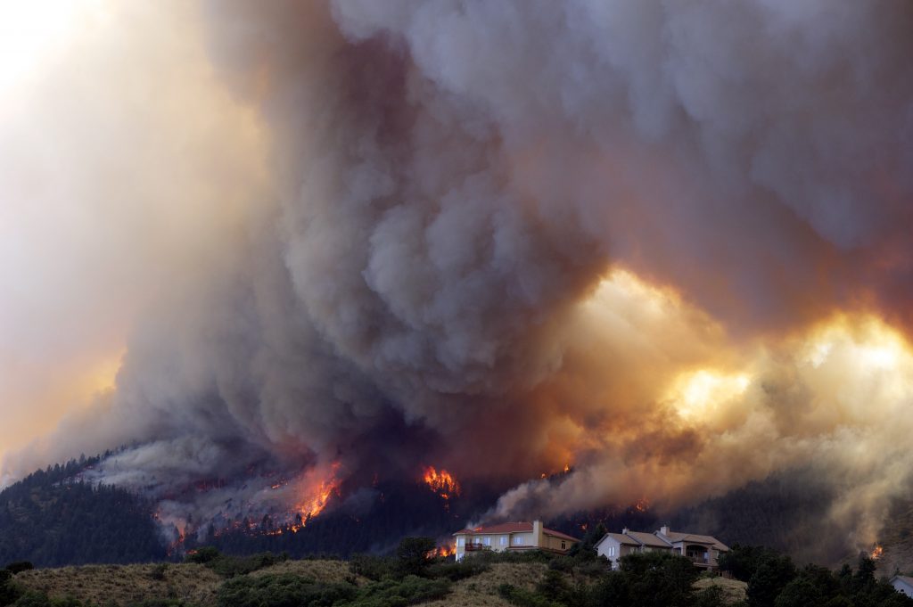 Πύρινη λαίλαπα στην Ισπανία – 700 κάτοικοι εγκατέλειψαν τα σπίτια τους