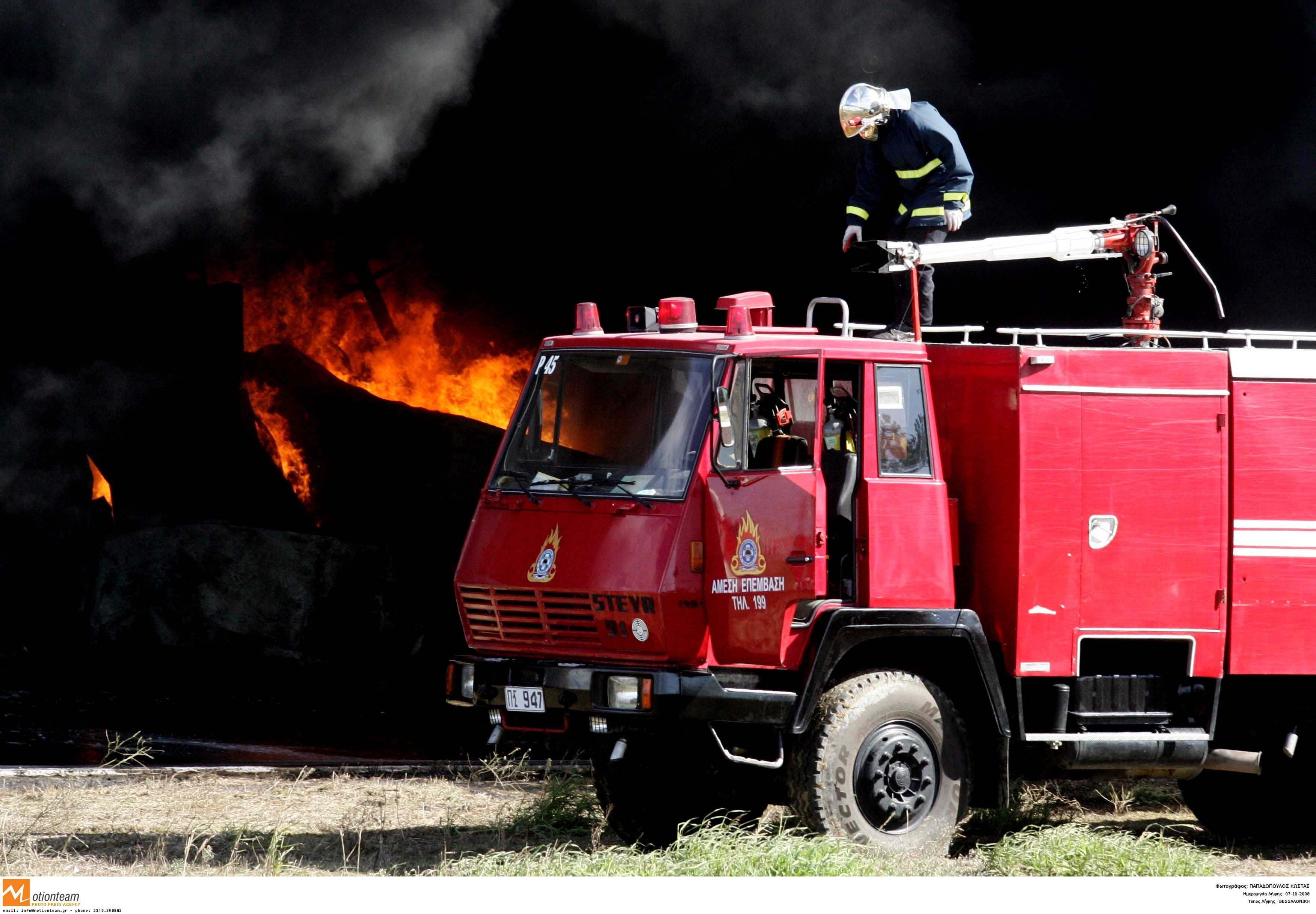 Λάρισα: Κινδύνεψαν βρέφος και πατέρας από πυρκαγιά