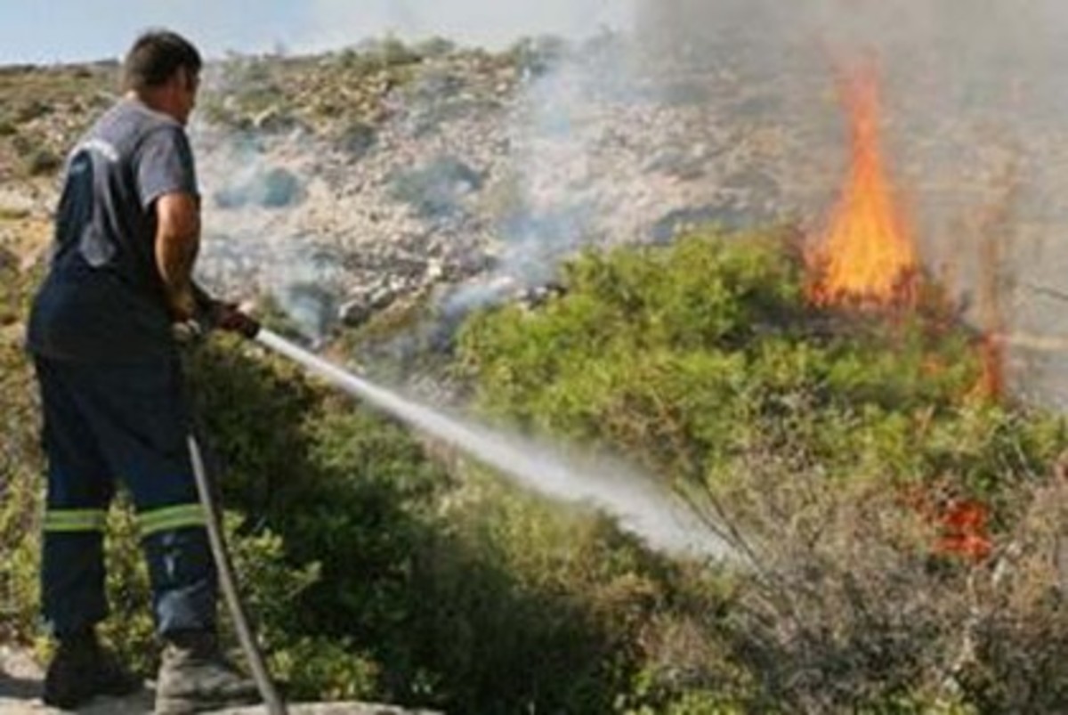 Πυρκαγιές σε Κρήτη και Κορινθία