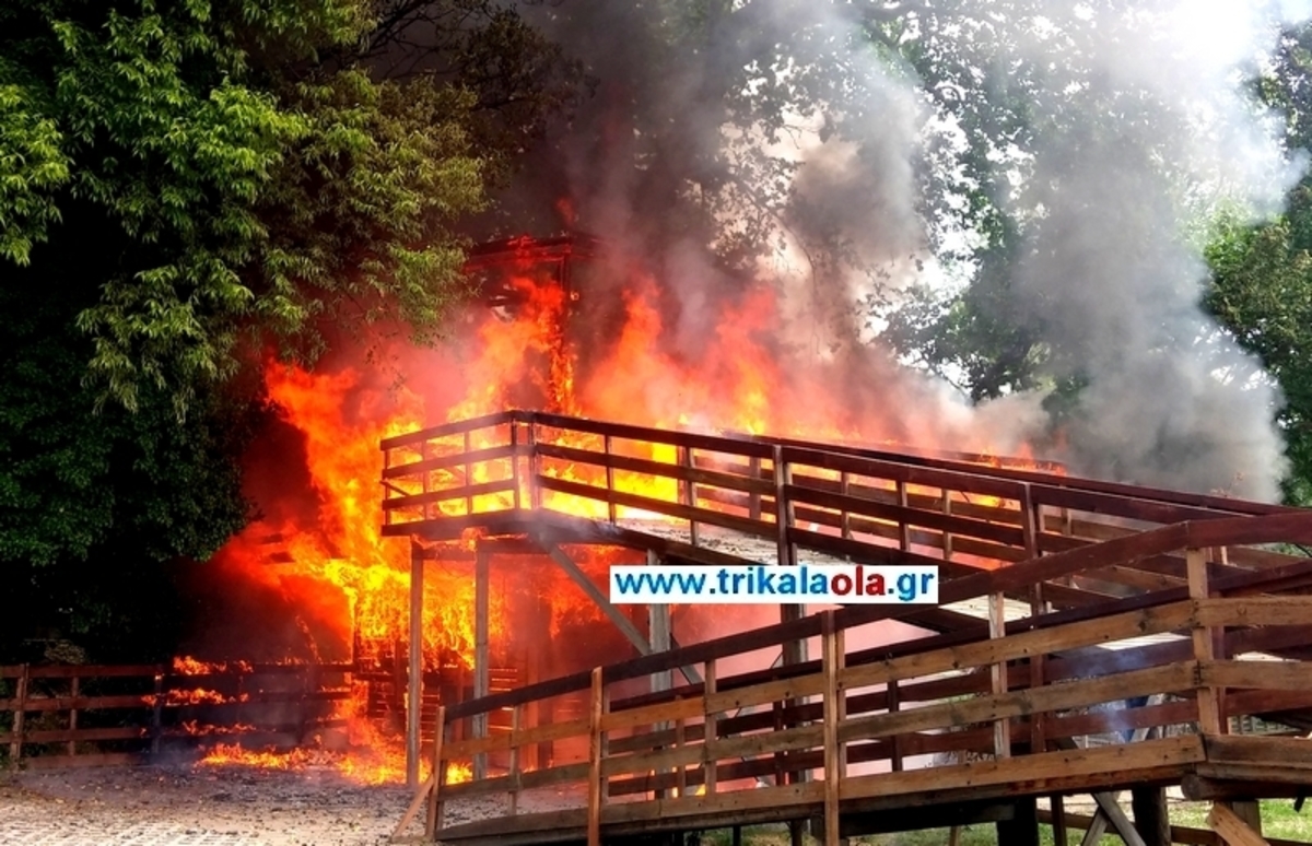 “Στάχτη” το σπιτάκι του Άη Βασίλη στα Τρίκαλα! – ΦΩΤΟ, ΒΙΝΤΕΟ