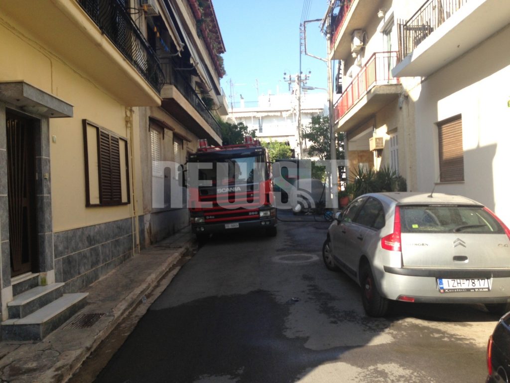 Φωτιά εγκλώβισε ηλικιωμένο ζευγάρι στο διαμέρισμά του στο Περιστέρι