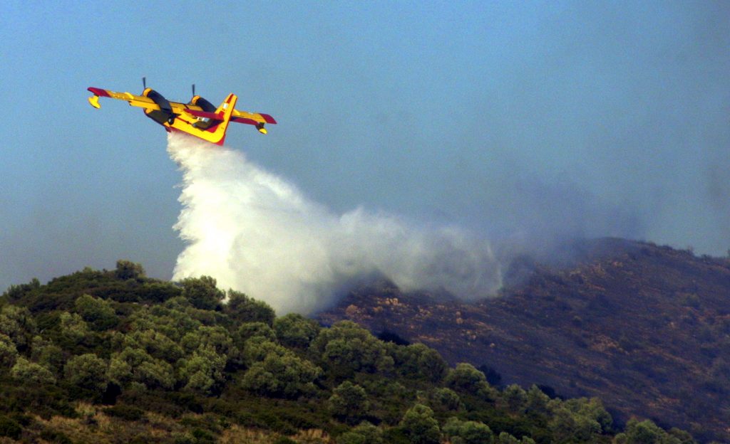 Κόλαση φωτιάς στο Άγιο Όρος – Στη μάχη με τις φλόγες και ο στρατός