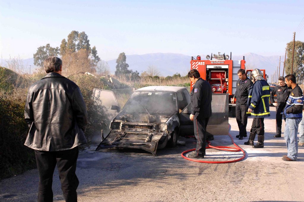 Την πάτησαν! Έκαψαν το αυτοκίνητό τους για να πάρουν τα ασφάλιστρα και “τσουρουφλίστηκαν”