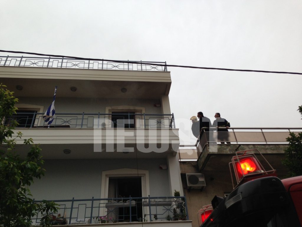 Απεγκλωβίστηκαν 2 γυναίκες απο διαμέρισμα πολυκατοικίας όπου ξέσπασε φωτιά – ΦΩΤΟ & ΒΙΝΤΕΟ