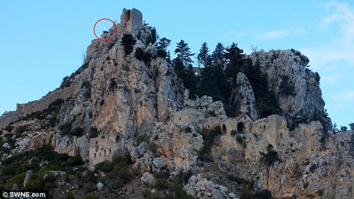 Φωτογραφίες τουριστών από φάντασμα σε κάστρο στην Κύπρο: Το σκοτεινό παρελθόν και οι δολοφονίες