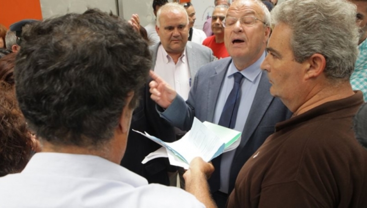 Γιουχαΐσματα κατά Λεωνίδα Γρηγοράκου στο νοσοκομείο Ηρακλείου! Φωτό και Βίντεο
