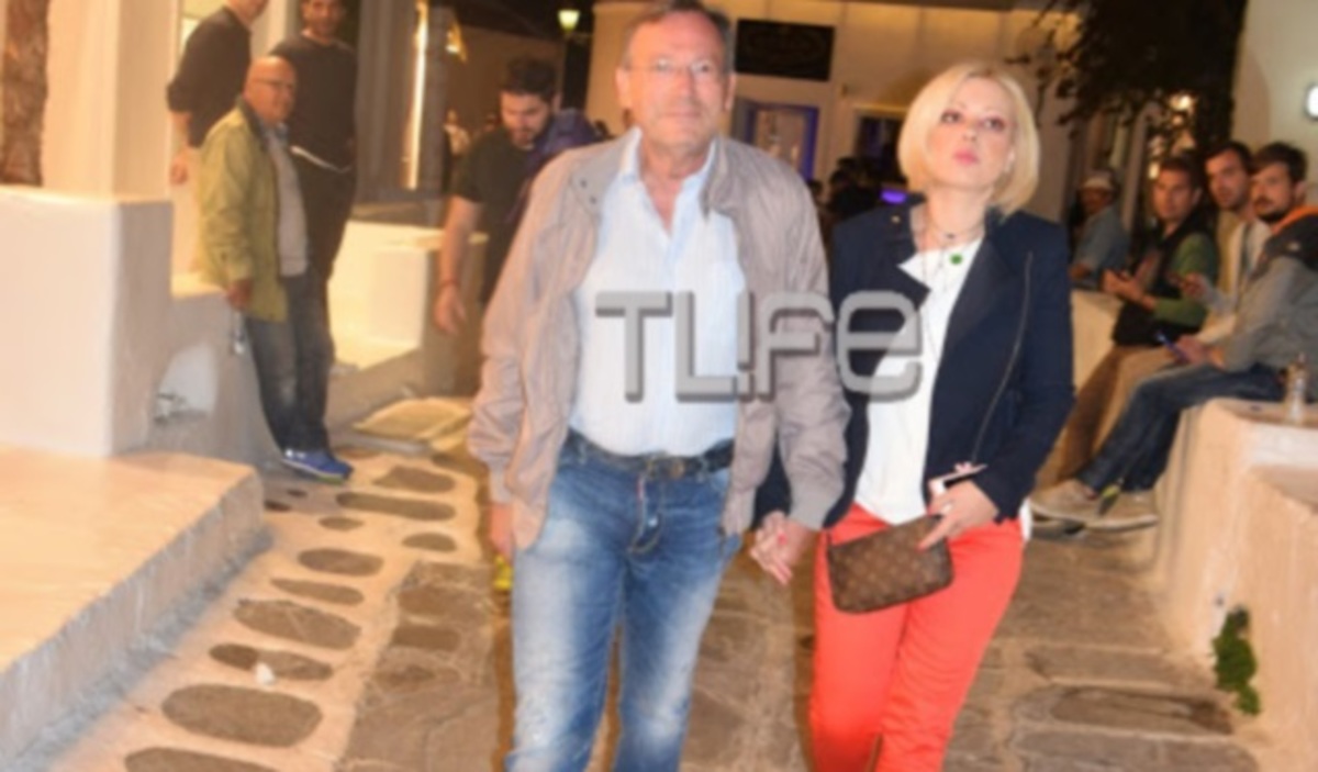 Δείτε τον Ανδρέα Φουστάνο και τη νεαρή σύντροφό του στη Μύκονο!