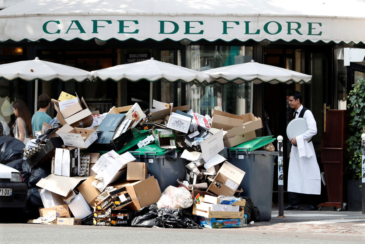 Euro 2016: Μια ημέρα πριν την έναρξη το Παρίσι “βουλιάζει” στα σκουπίδια και παραλύει από τις απεργίες