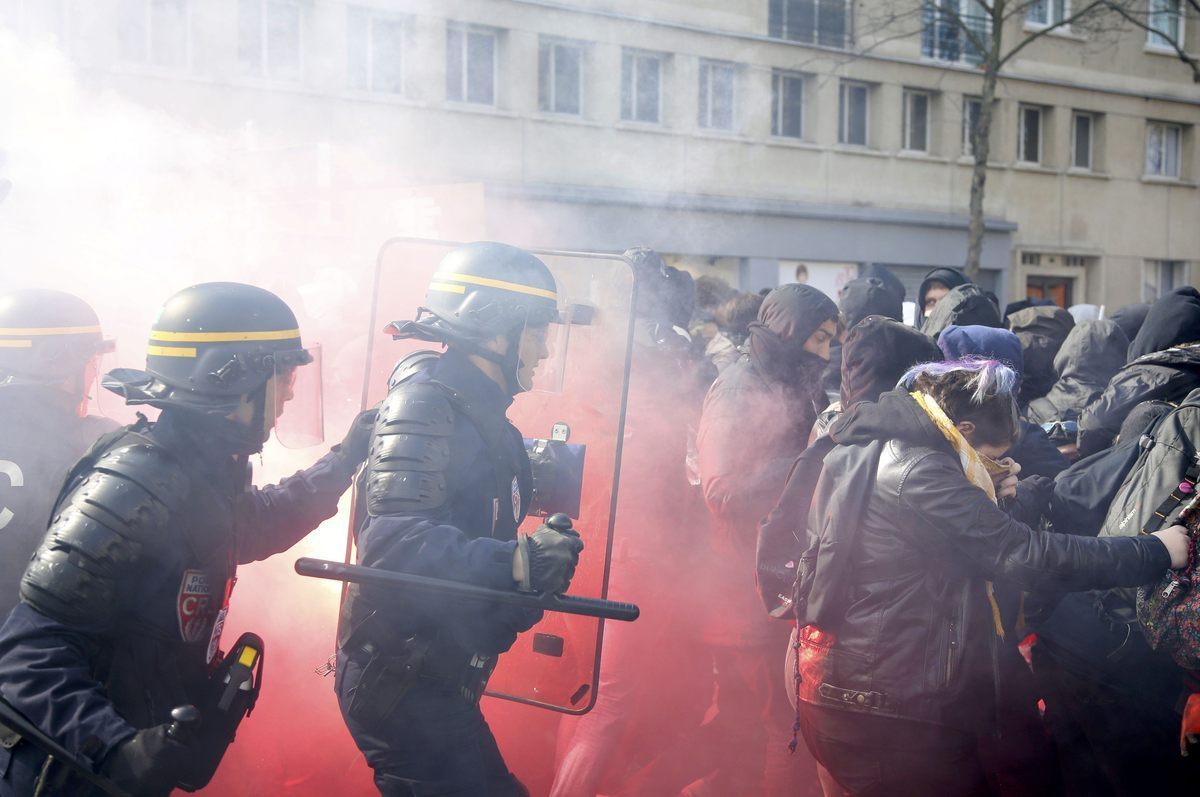 Νέα επεισόδια στο Παρίσι με μετανάστες που είχαν κάνει κατάληψη σε Λύκειο