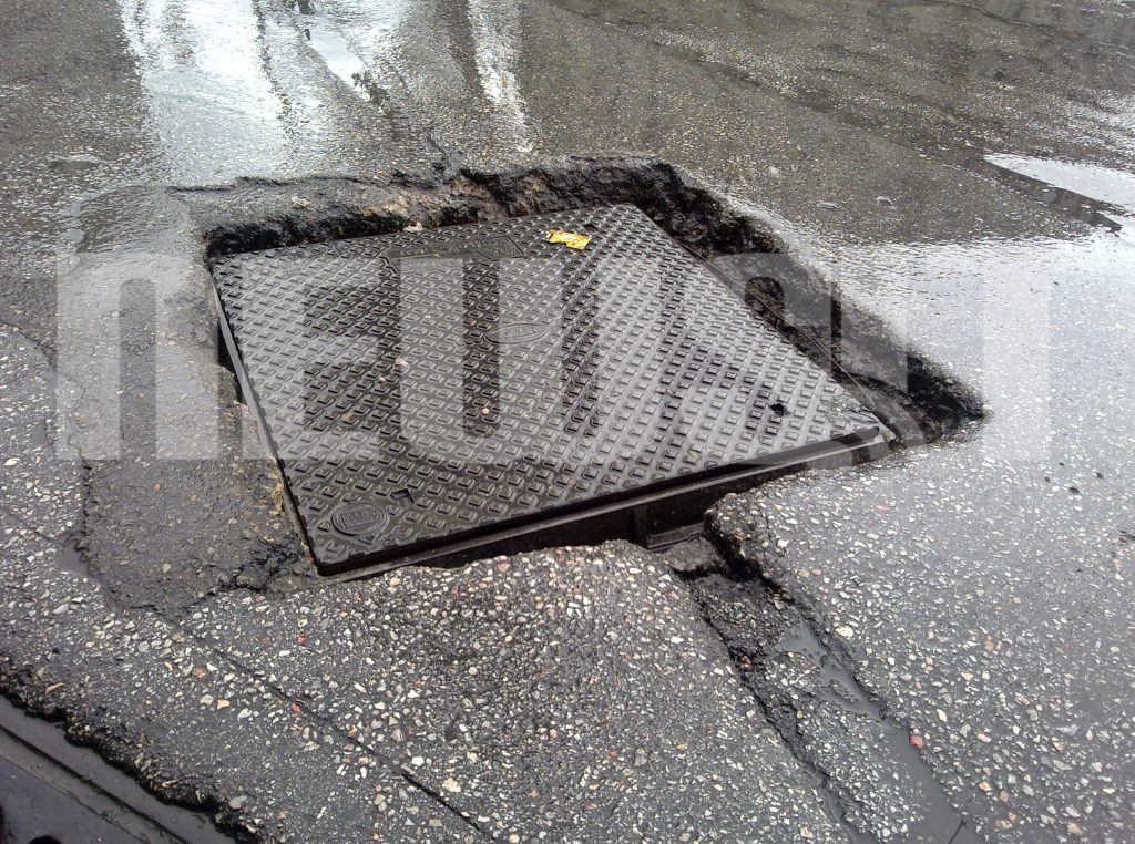 Υποχώρησε φρεάτιο στο κέντρο της Αθήνας  λόγω της βροχόπτωσης