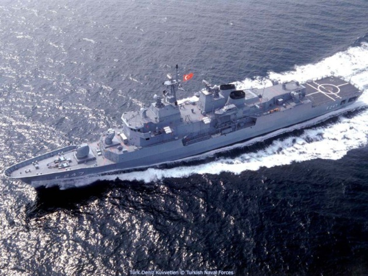 Τουρκική φρεγάτα μέσα στην ΚΑΤΑΙΓΙΔΑ παραβιάζει τα χωρικά ύδατα