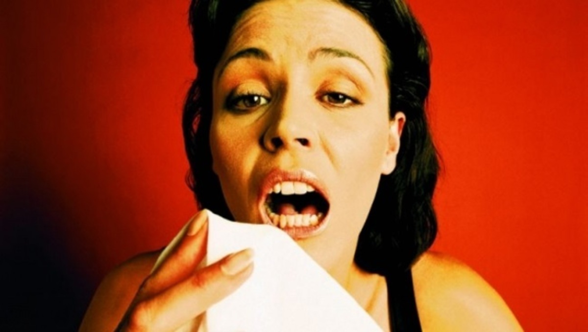 Τι θα πάθετε αν συνηθίζετε να ‘κρατάτε’ το φτέρνισμα